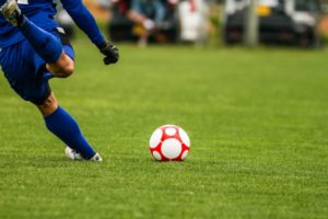 サッカーボールとシュート